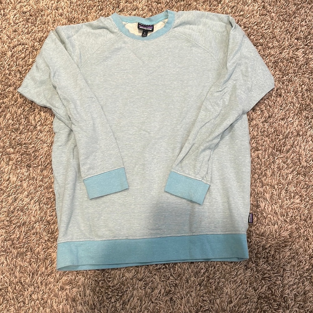 Patagonia crew neck light blue with white XL